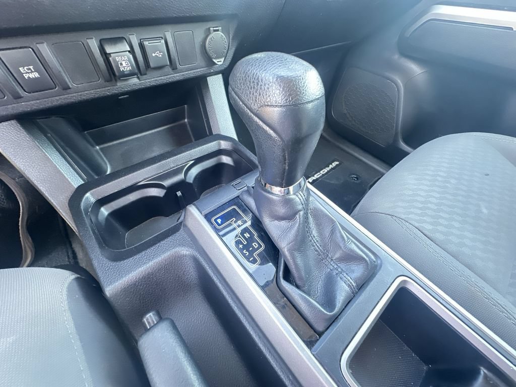 Used 2020 Toyota Tacoma SR5 AWD/4WD image 16