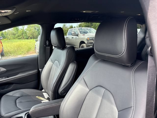 New 2027 Chrysler Pacifica Select AWD/4WD image 10