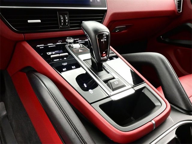 Certified 2023 Porsche Cayenne Platinum Edition image 11