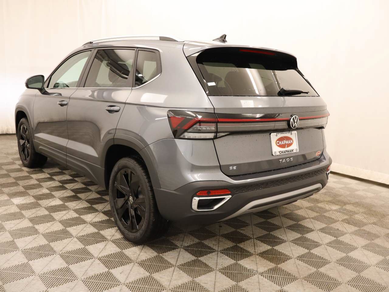 New 2026 Volkswagen Taos SE FWD image 3