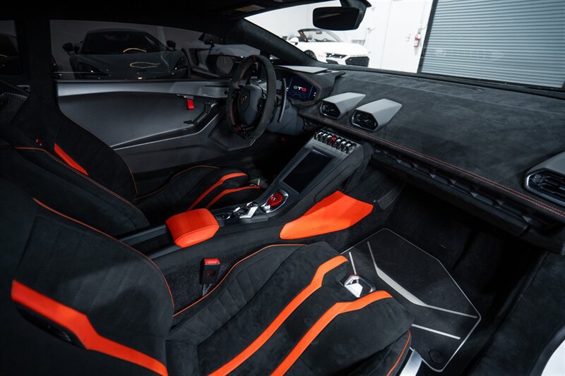 Used 2022 Lamborghini Huracan STO RWD image 27