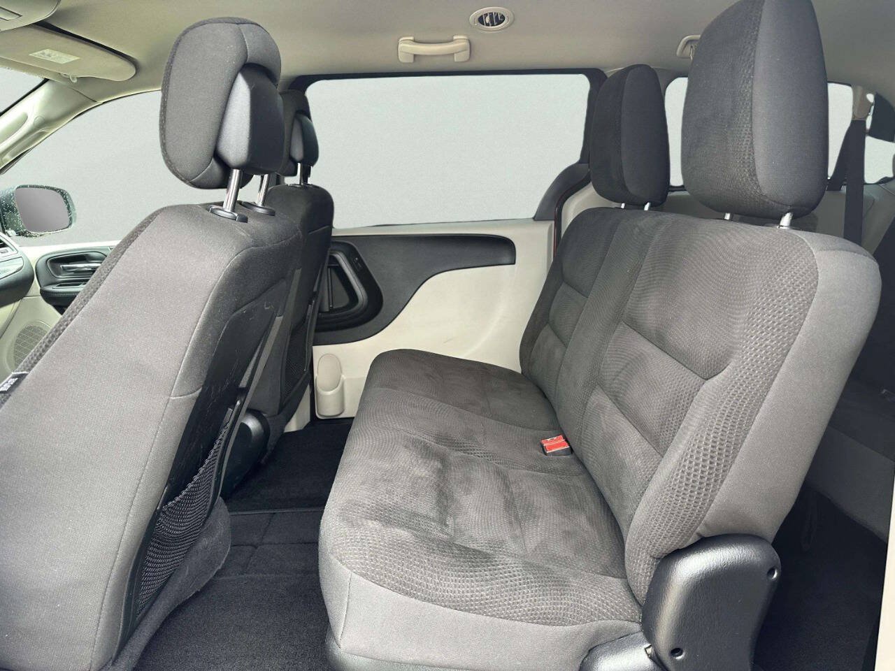 Used 2018 Dodge Grand Caravan SE w/ UConnect Hands-Free Group FWD image 31
