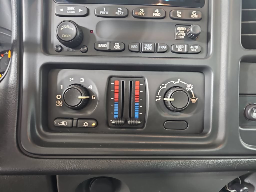 Used 2004 Chevrolet Silverado 2500 W/T w/ Snow Plow Prep Package AWD/4WD image 21