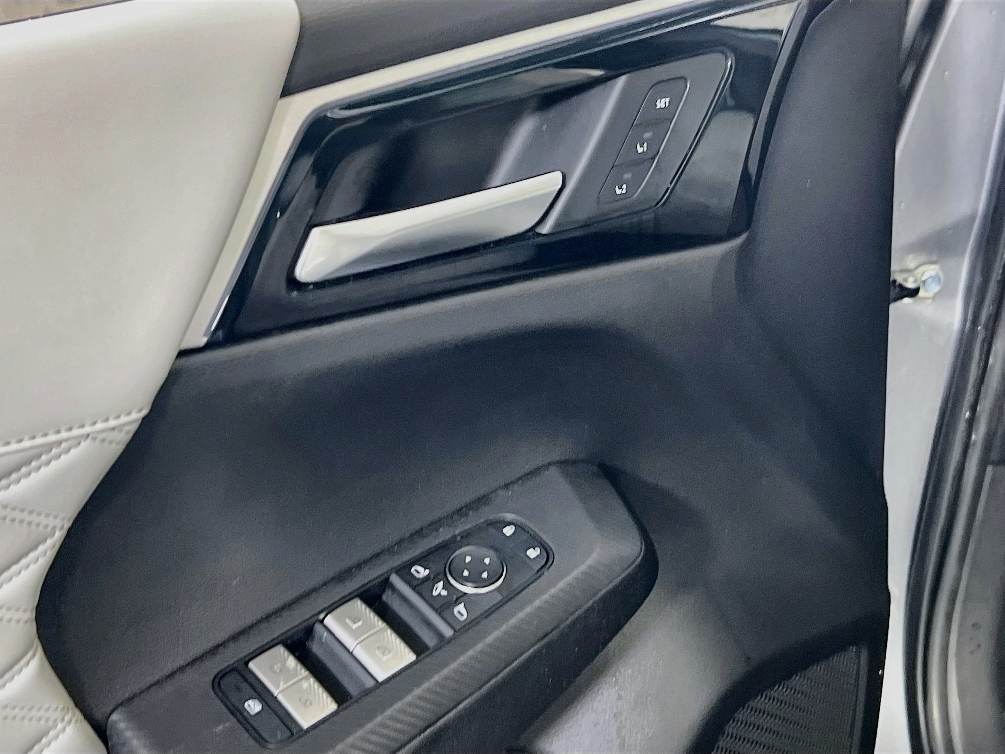 Used 2023 Mitsubishi Outlander SEL AWD/4WD image 17
