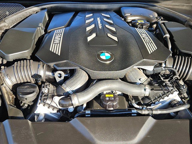 Used 2021 BMW 750i xDrive w/ M Sport Package AWD/4WD image 24