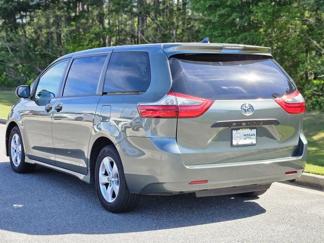 Used 2020 Toyota Sienna L image 6