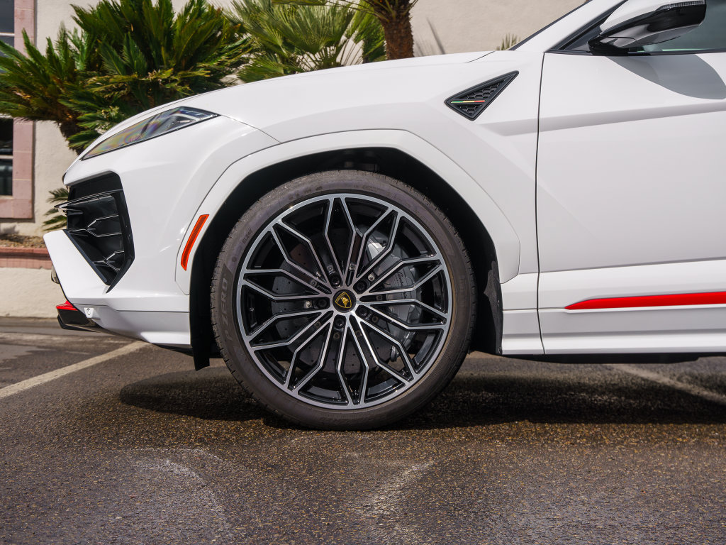 Used 2025 Lamborghini Urus SE AWD/4WD image 9