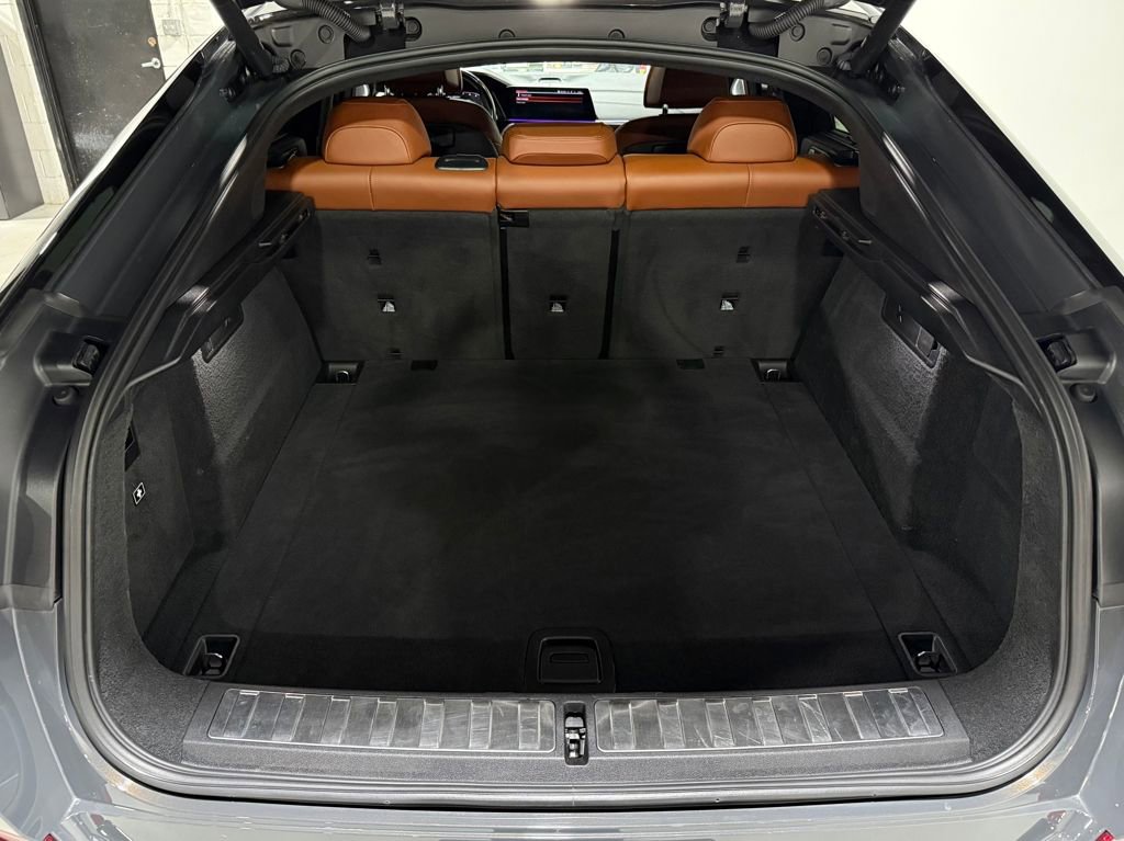 Used 2023 BMW X6 M50i w/ Executive Package image 10