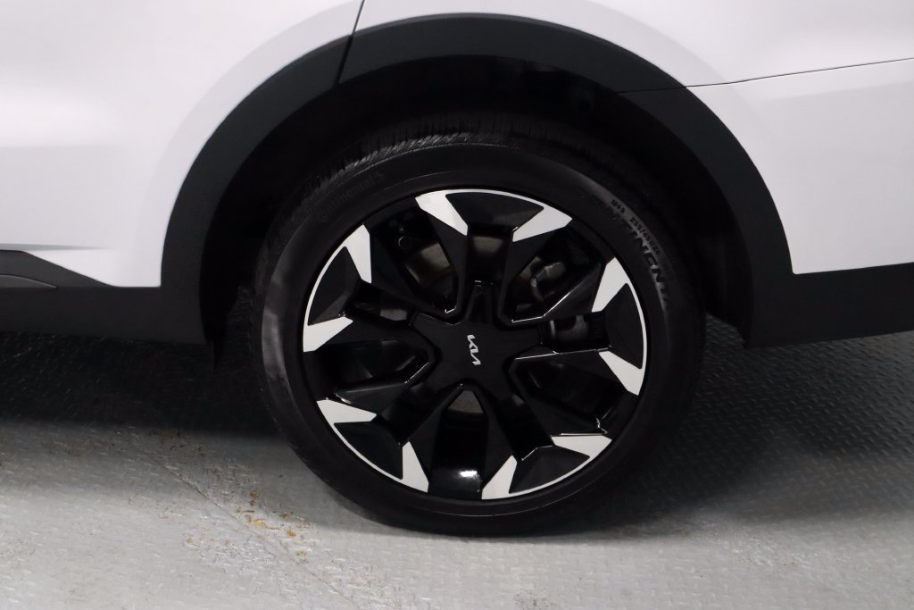 Used 2025 Kia Sorento EX AWD/4WD image 19