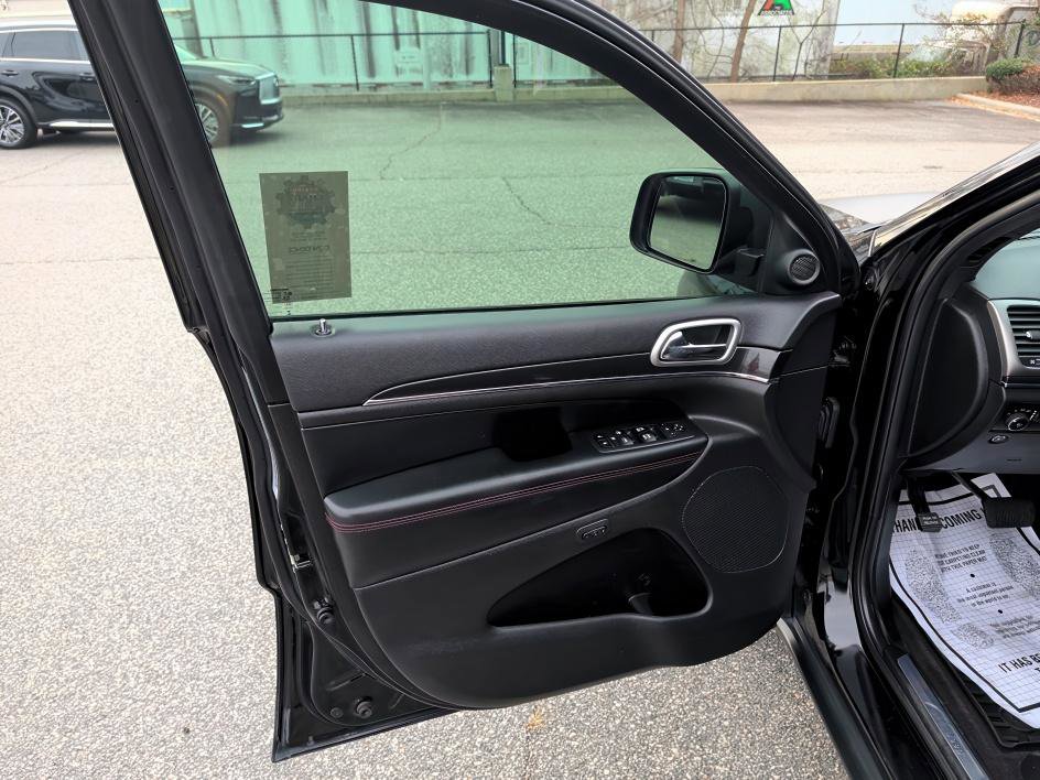 Used 2018 Jeep Grand Cherokee Trailhawk w/ Trailhawk Luxury Group image 16