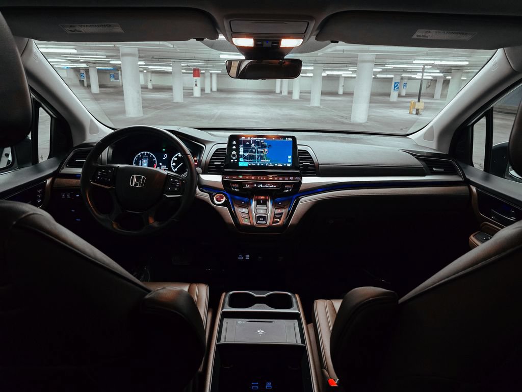 Used 2025 Honda Odyssey Touring image 3