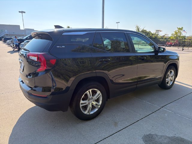 Used 2024 GMC Terrain SLE FWD image 5