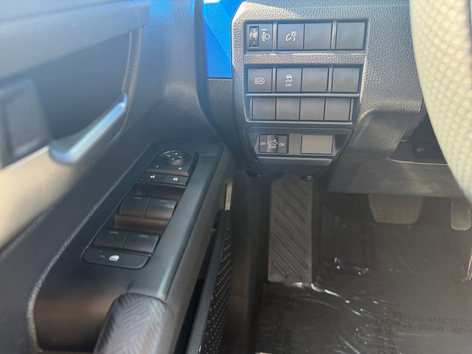 Certified 2025 Toyota Tacoma TRD Off-Road AWD/4WD image 24