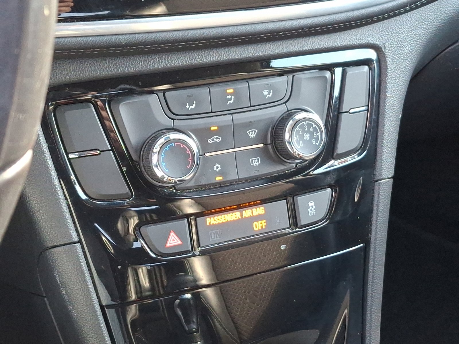 Used 2019 Buick Encore Sport Touring image 14