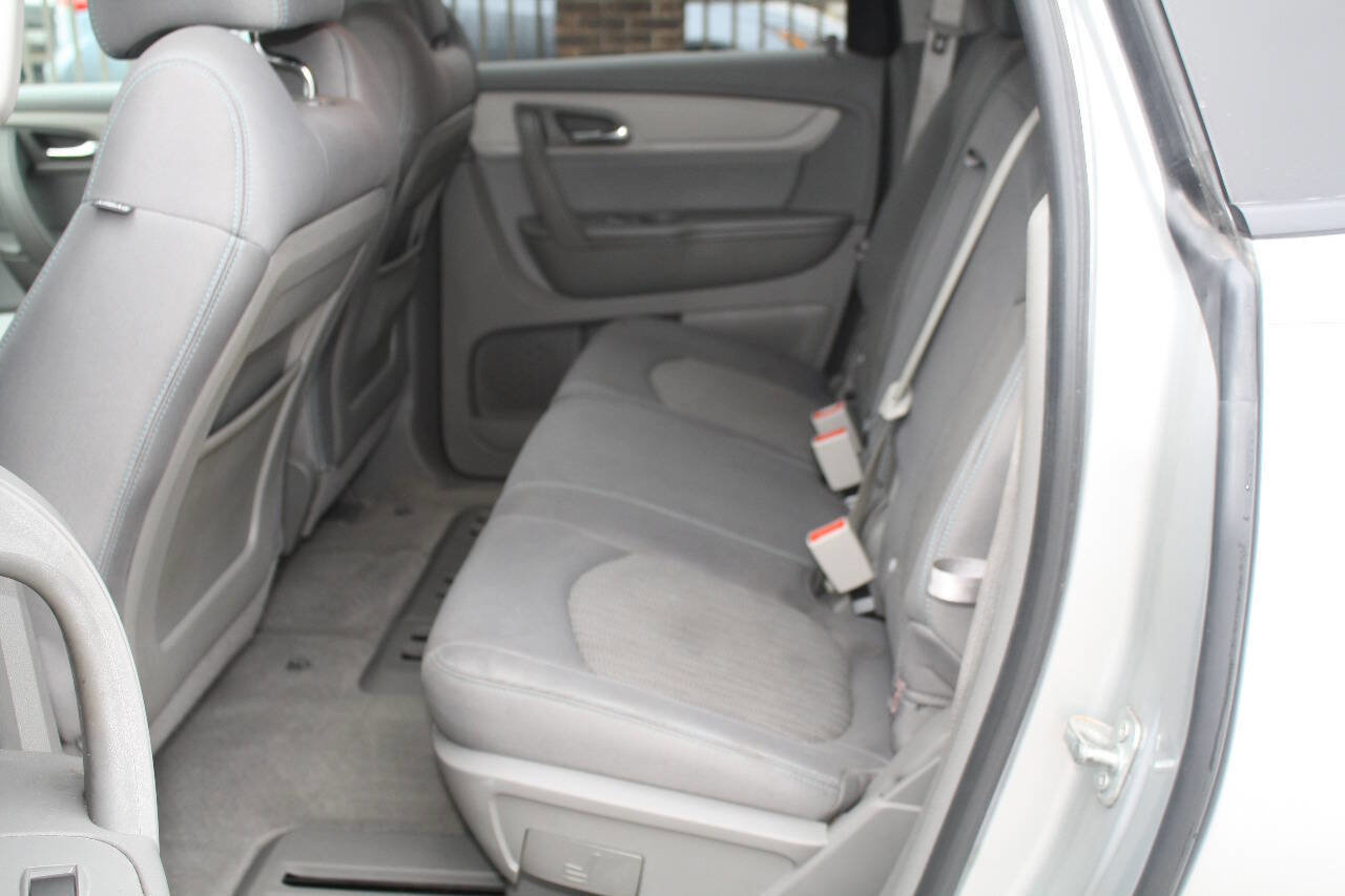 Used 2017 Chevrolet Traverse LS FWD image 8