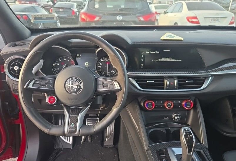 Used 2023 Alfa Romeo Stelvio Quadrifoglio image 5