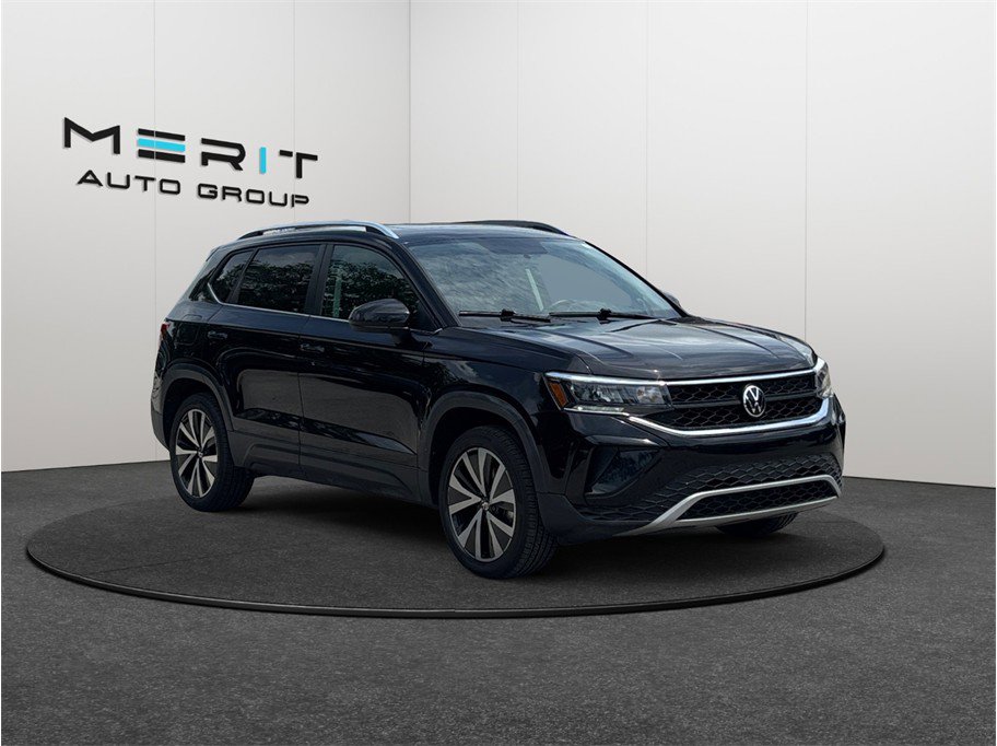 Used 2022 Volkswagen Taos SE image 1