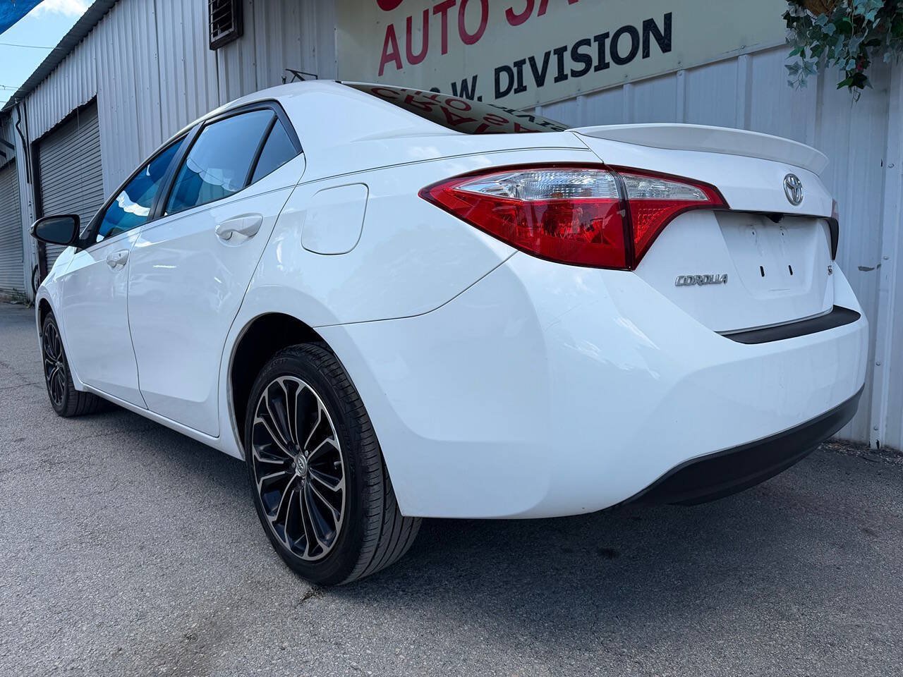 Used 2015 Toyota Corolla S FWD image 10