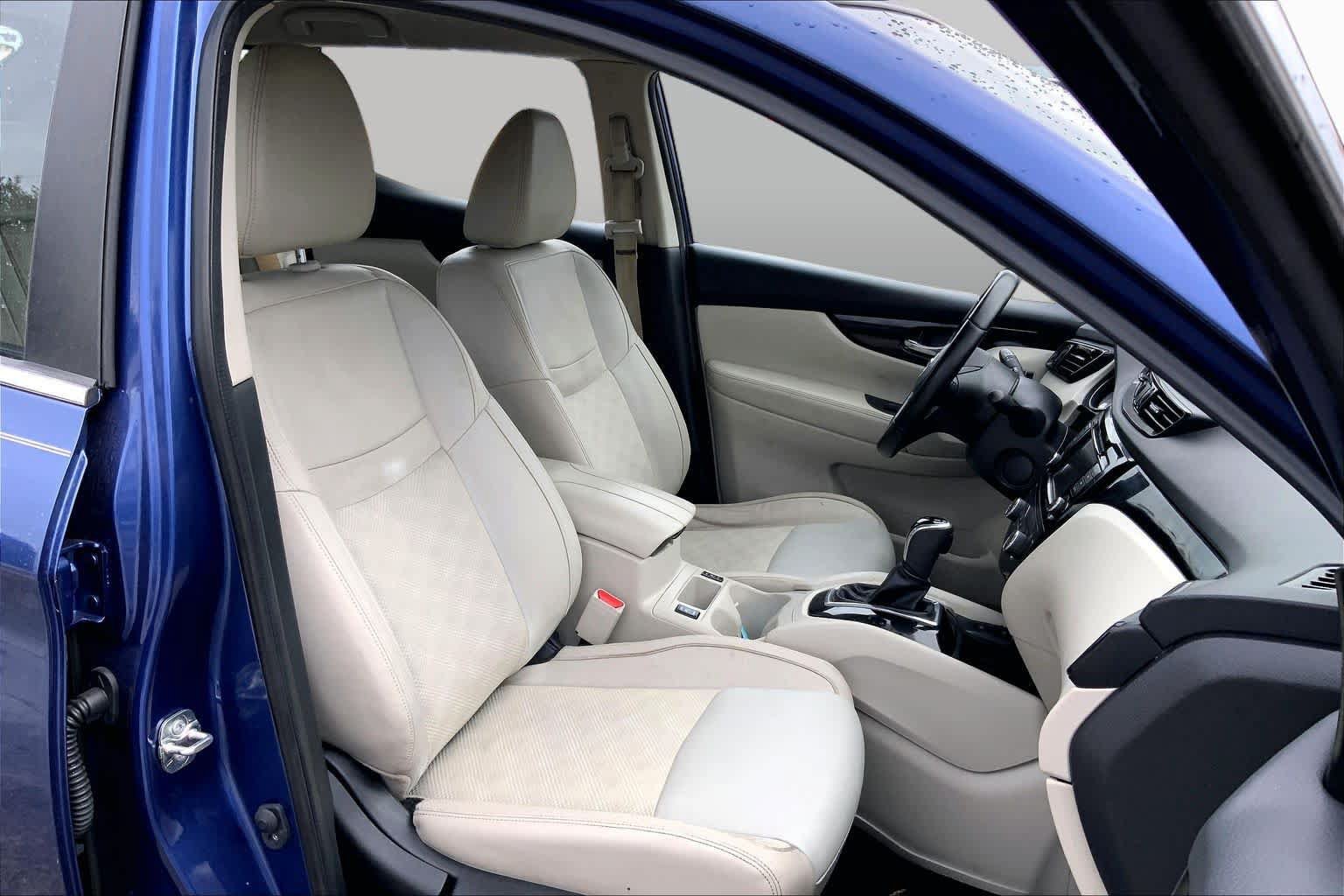 Used 2021 Nissan Rogue Sport SV w/ Technology Package AWD/4WD image 9