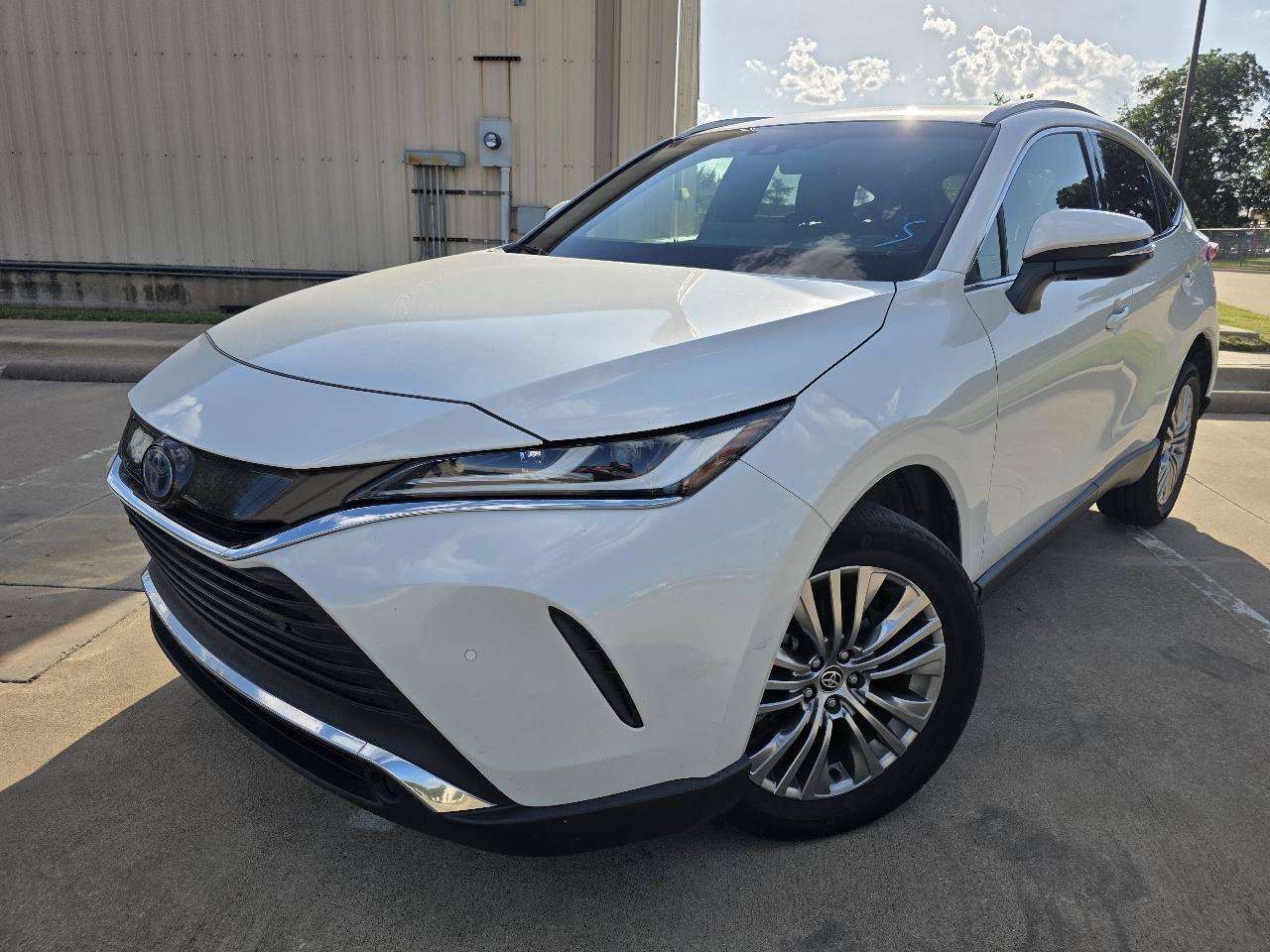 Used 2022 Toyota Venza XLE AWD/4WD image 21