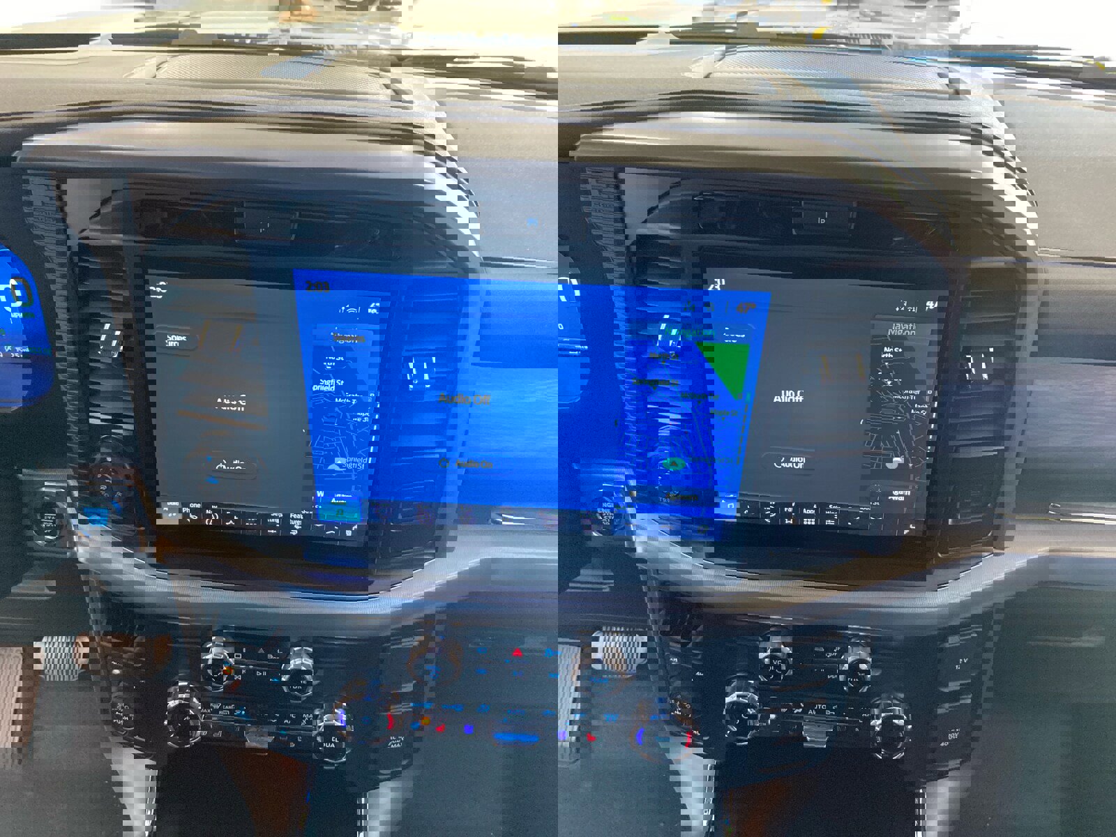 New 2025 Ford F150 Lariat w/ Equipment Group 502A High image 23