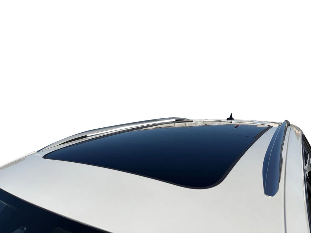 Certified 2023 Volkswagen Tiguan SE w/ Panoramic Sunroof Package image 13