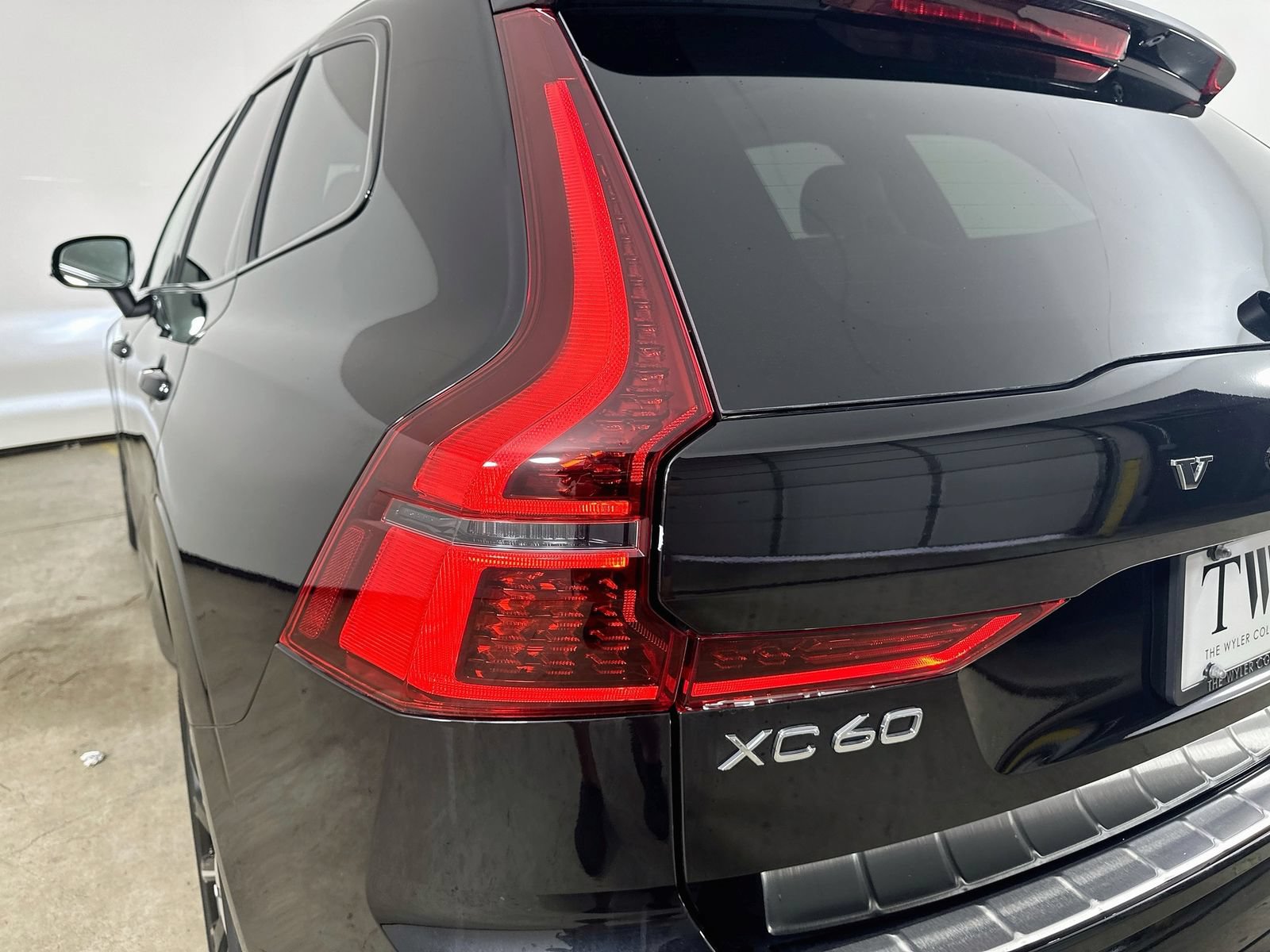 New 2026 Volvo XC60 B5 Plus w/ Protection Package Premier AWD/4WD image 11