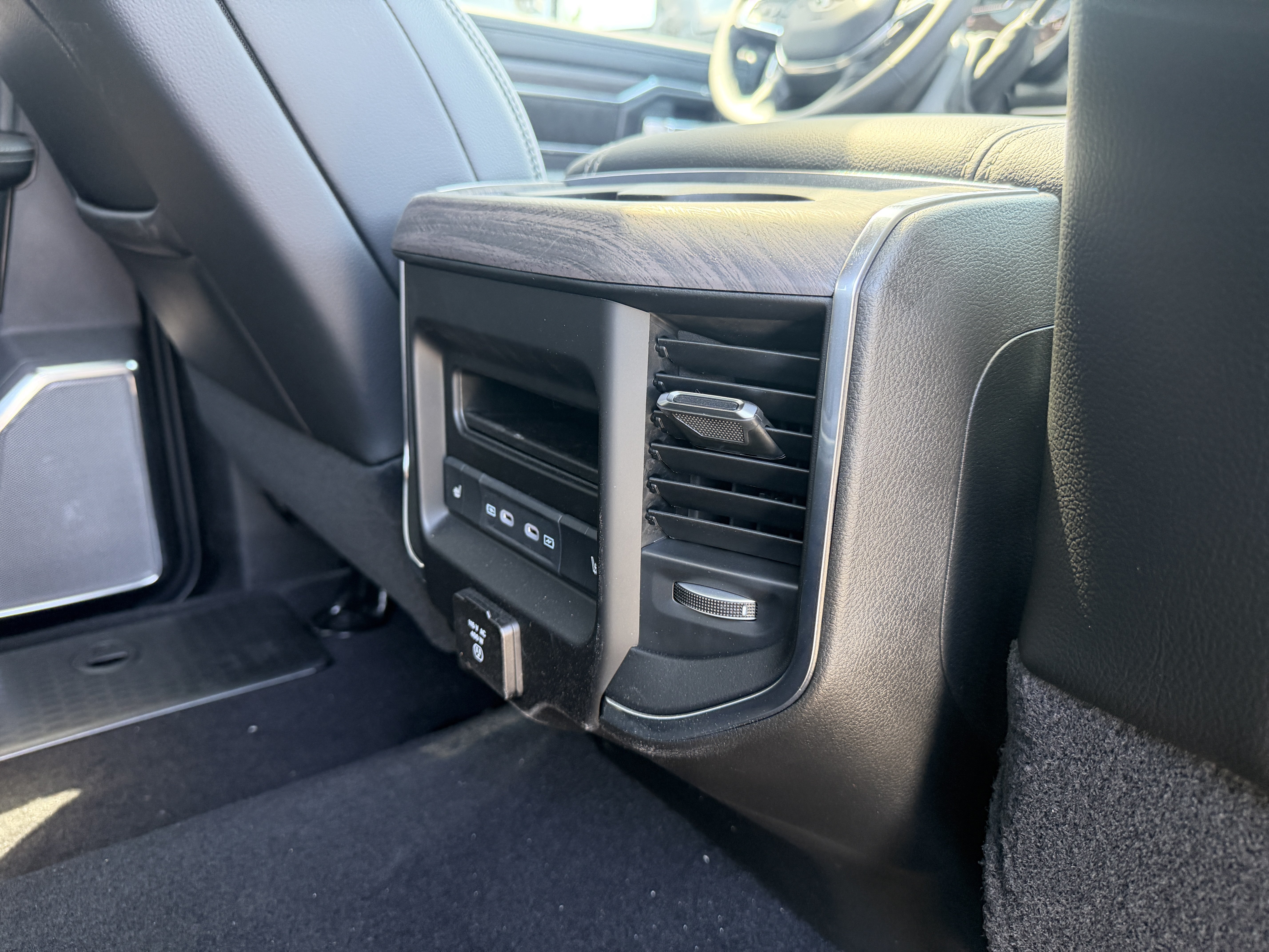 New 2026 RAM 3500 Laramie AWD/4WD image 27