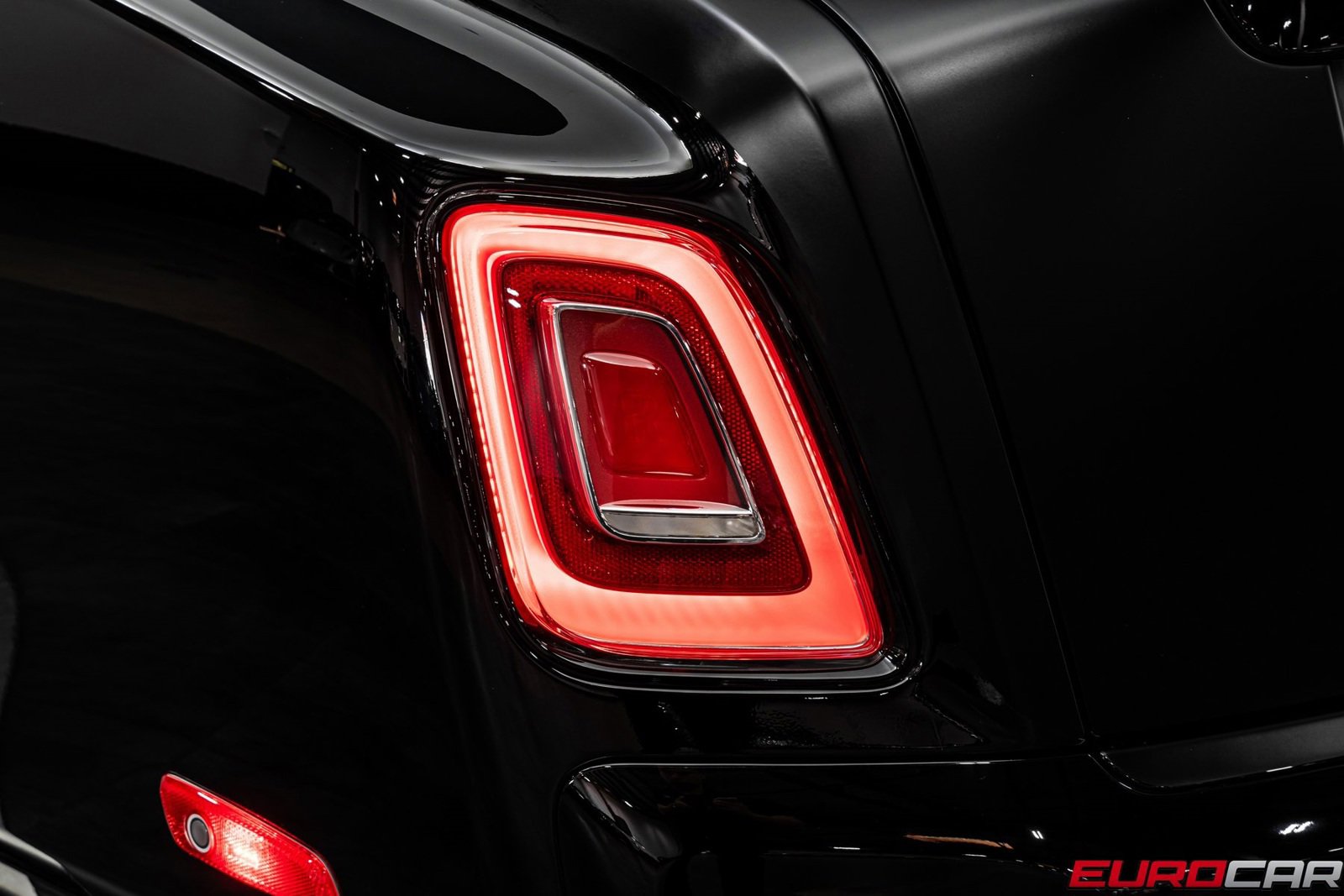 Used 2024 Rolls-Royce Phantom Sedan image 18