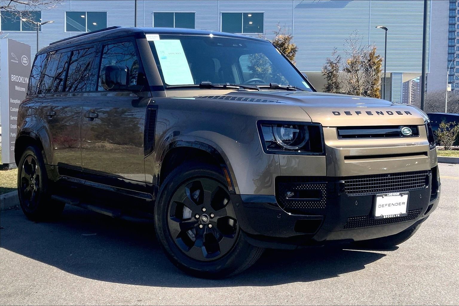 Used 2024 Land Rover Defender 110 X-Dynamic SE image 2