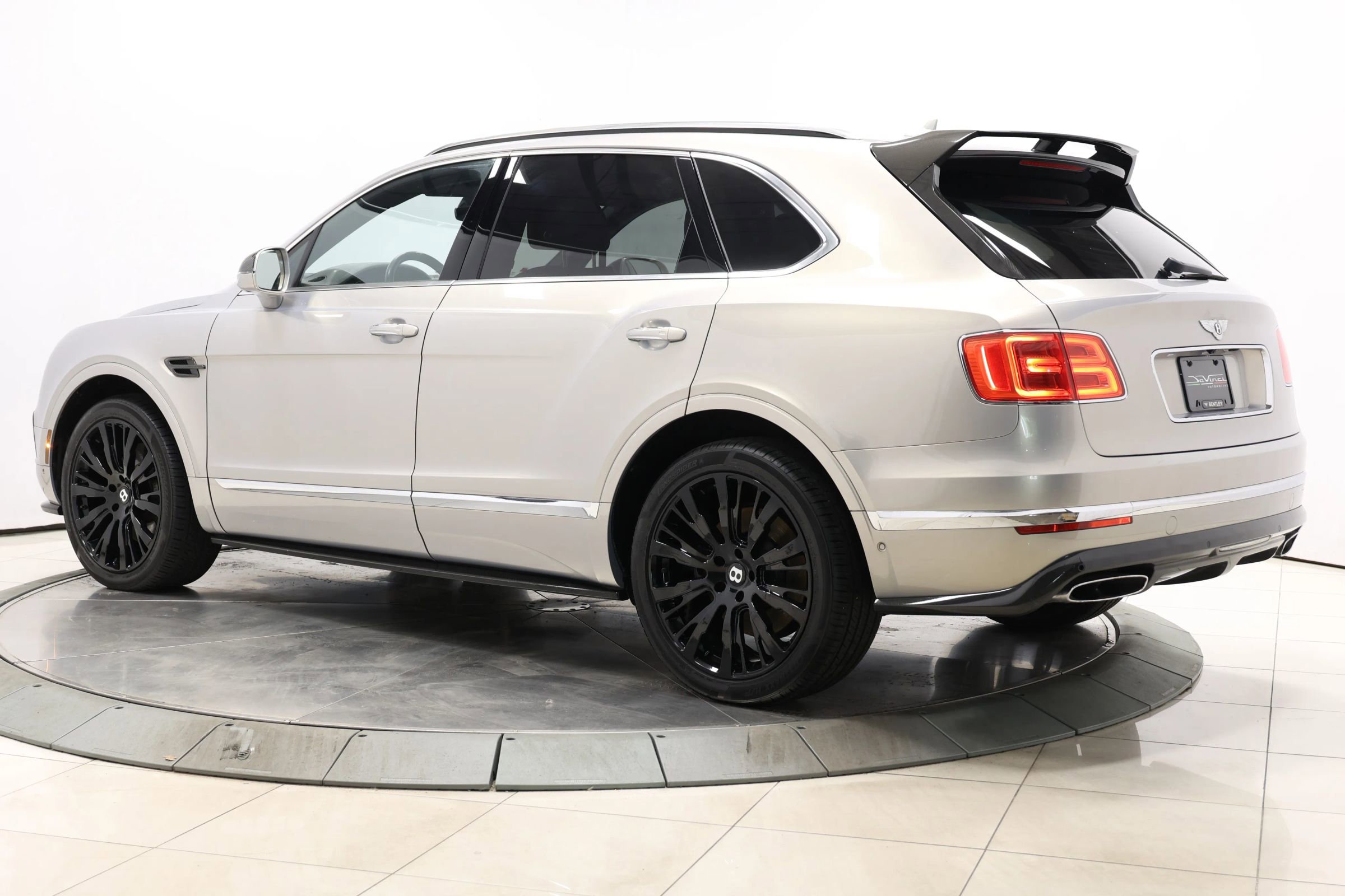 Used 2017 Bentley Bentayga image 68