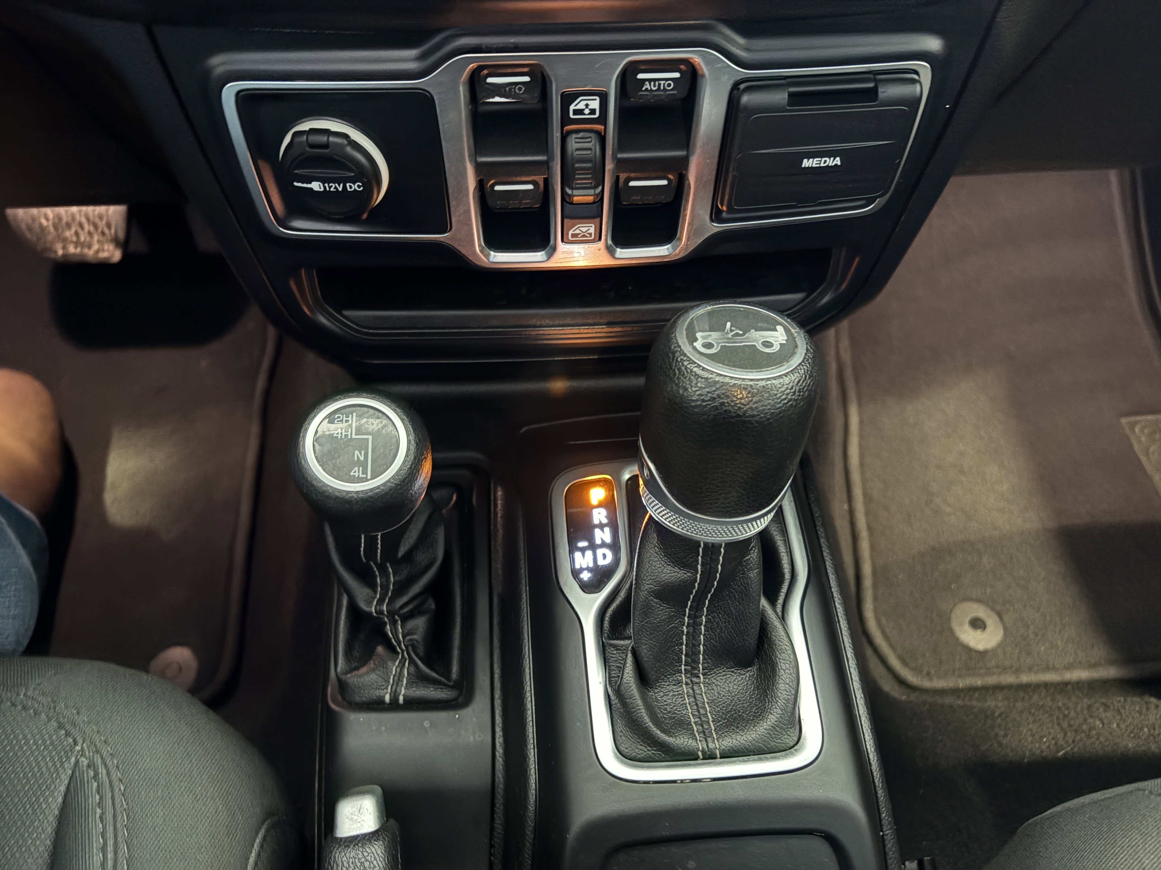 Used 2019 Jeep Wrangler Unlimited Sahara AWD/4WD image 16