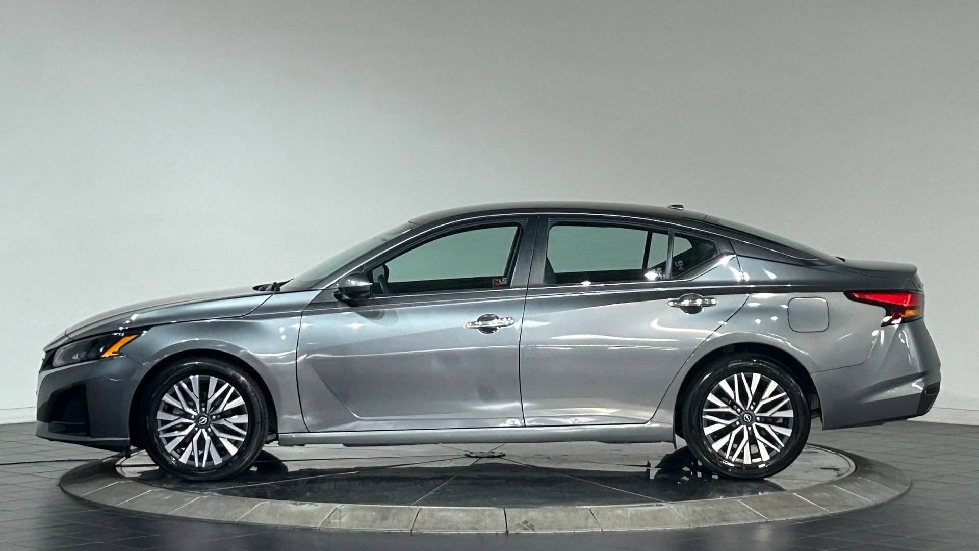 Used 2023 Nissan Altima 2.5 SV FWD image 6