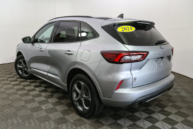 Used 2024 Ford Escape ST-Line w/ Tech Pack #1 AWD/4WD image 8