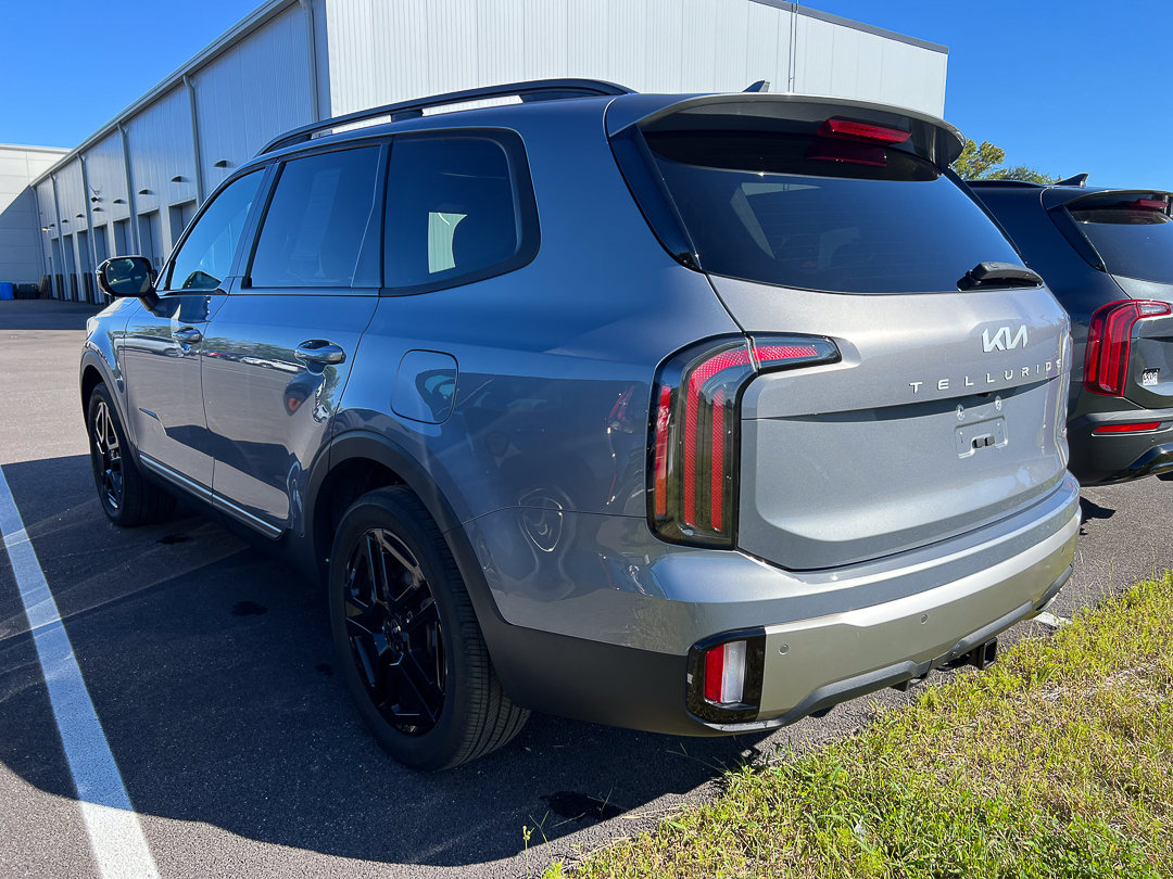 Used 2023 Kia Telluride SX X-Line AWD/4WD image 2