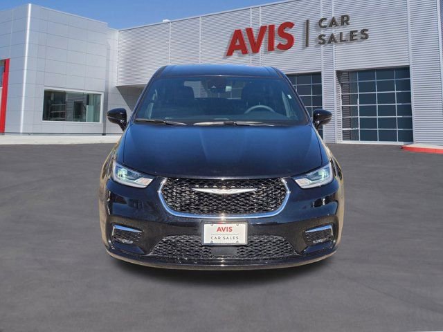 Used 2025 Chrysler Pacifica Select image 2