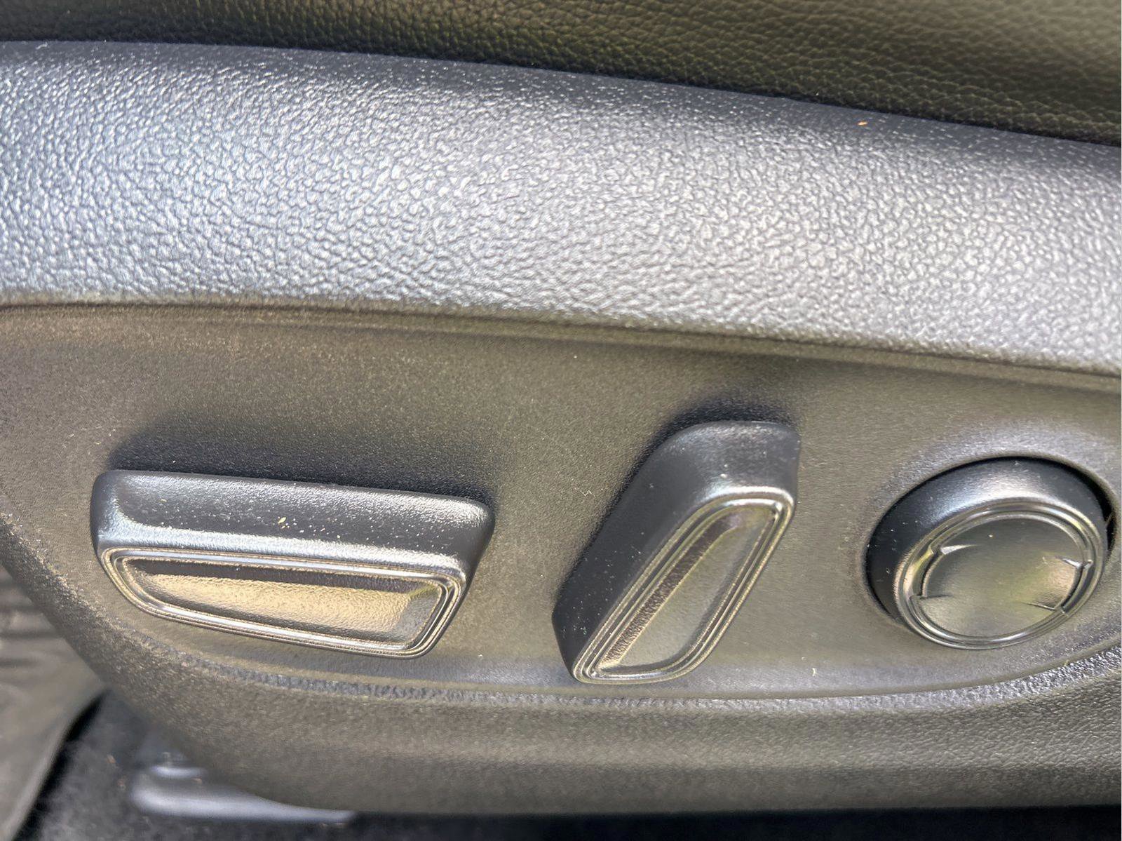Used 2021 Toyota Highlander XSE FWD image 28
