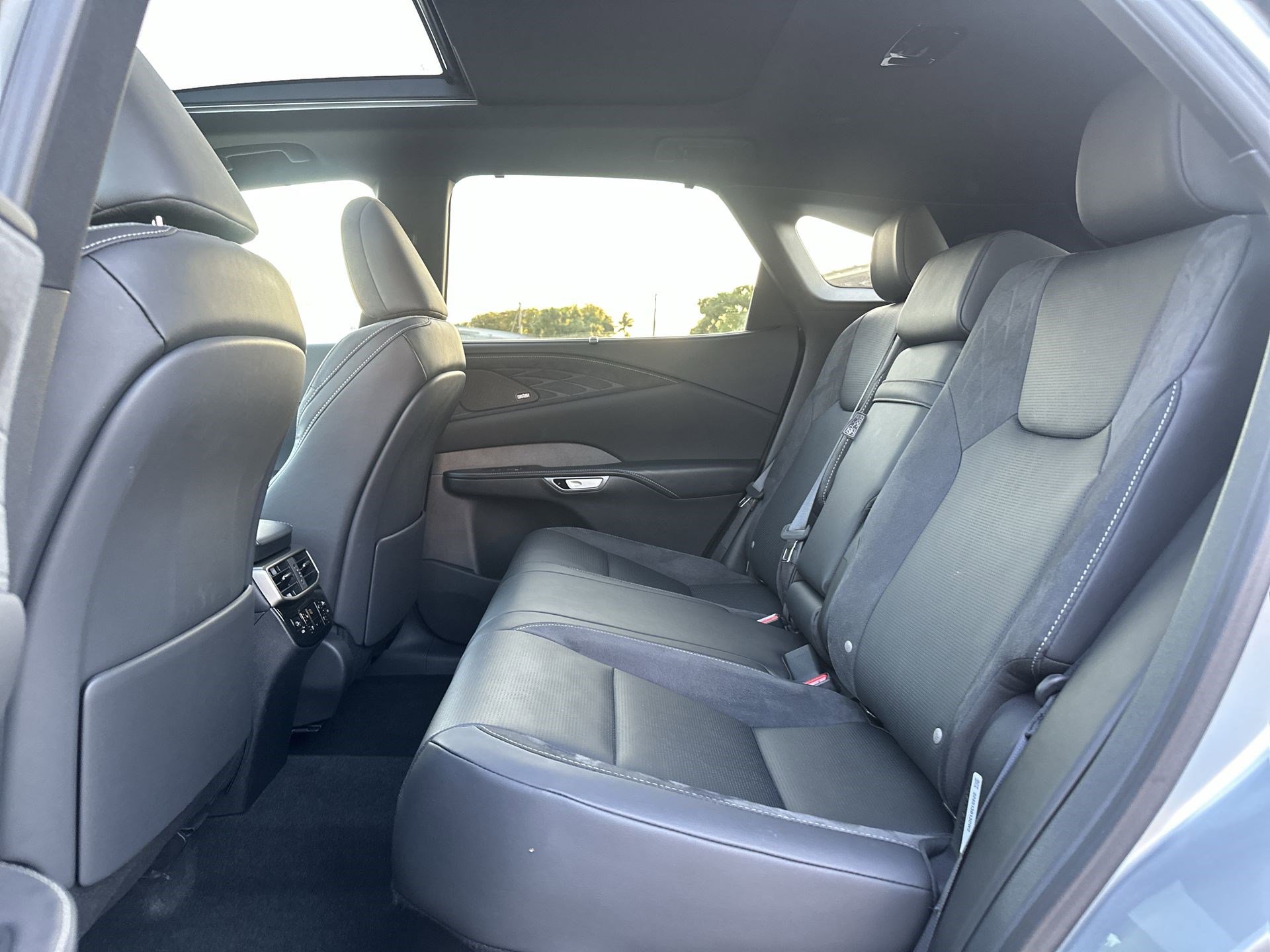 Used 2024 Lexus RX 350 w/ Convenience Package image 24