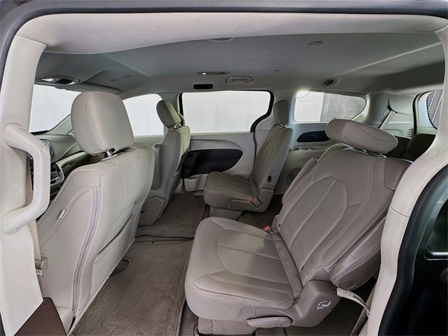 Used 2020 Chrysler Voyager LX image 22