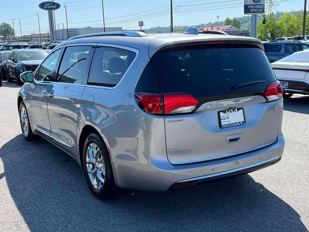 Used 2020 Chrysler Pacifica Limited FWD image 34