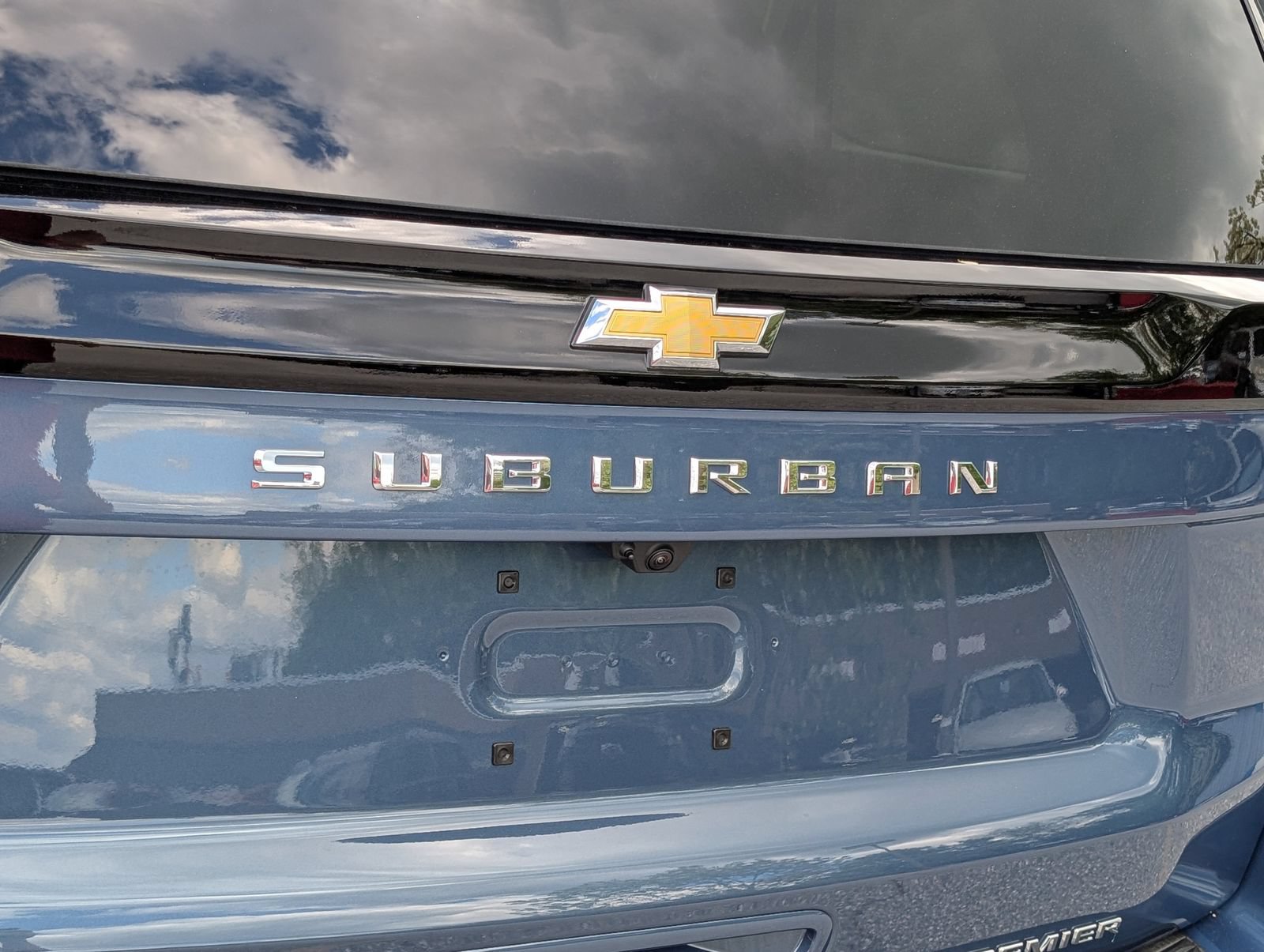 New 2026 Chevrolet Suburban Premier w/ Sun And Tow Package AWD/4WD image 5