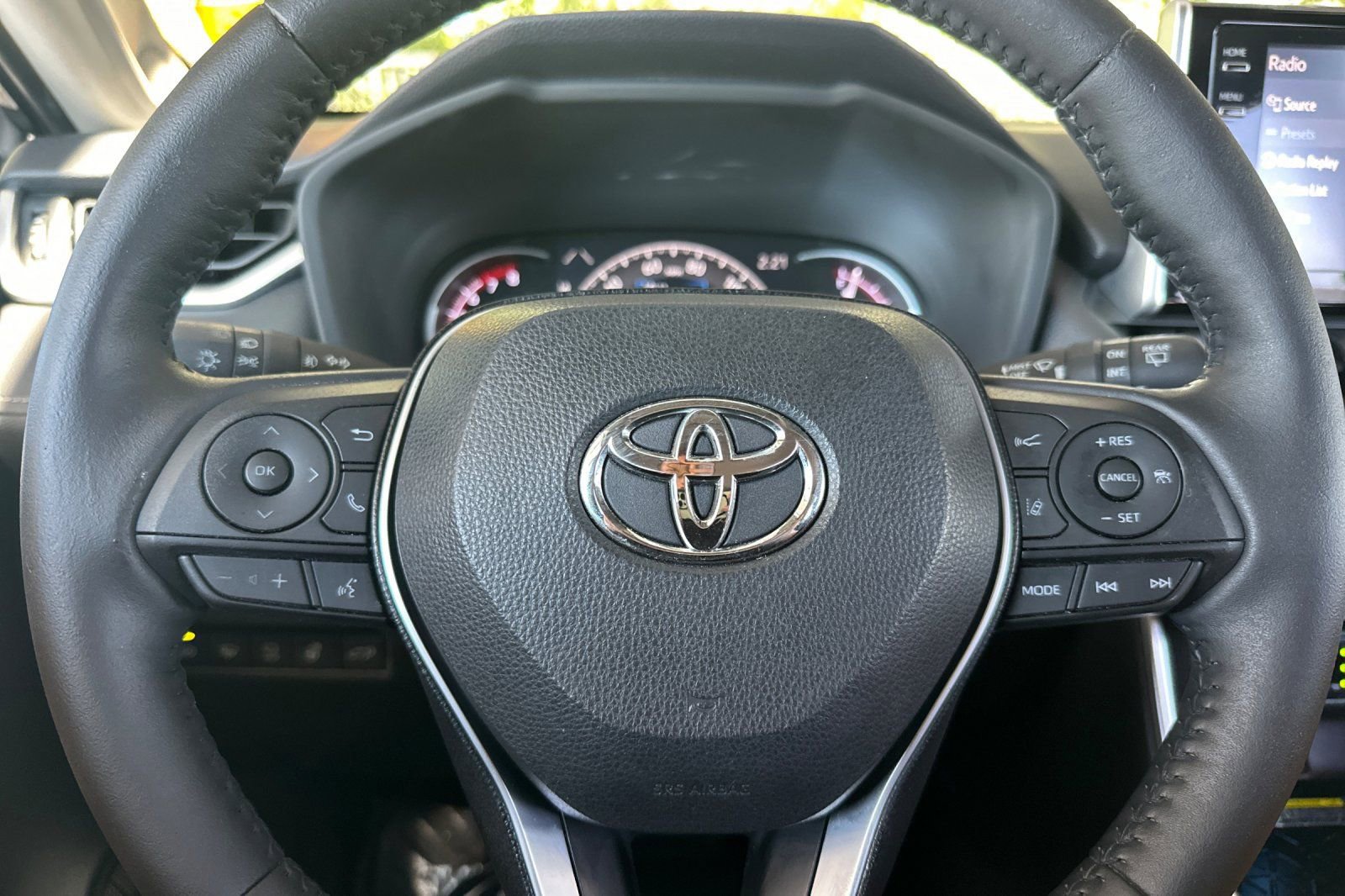 Used 2019 Toyota RAV4 Limited w/ Advanced Technology Package AWD/4WD image 27