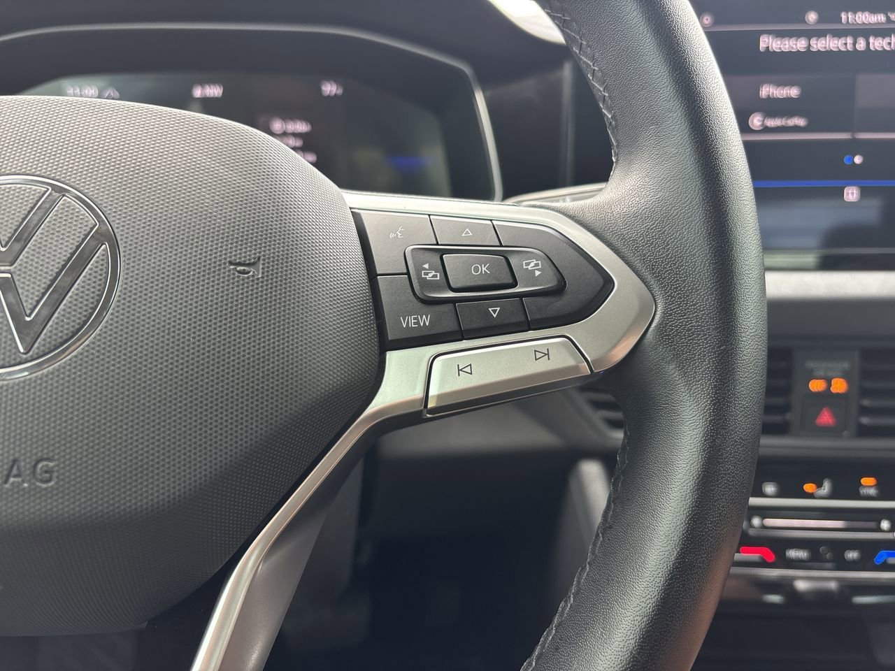 Used 2025 Volkswagen Jetta SE FWD image 25
