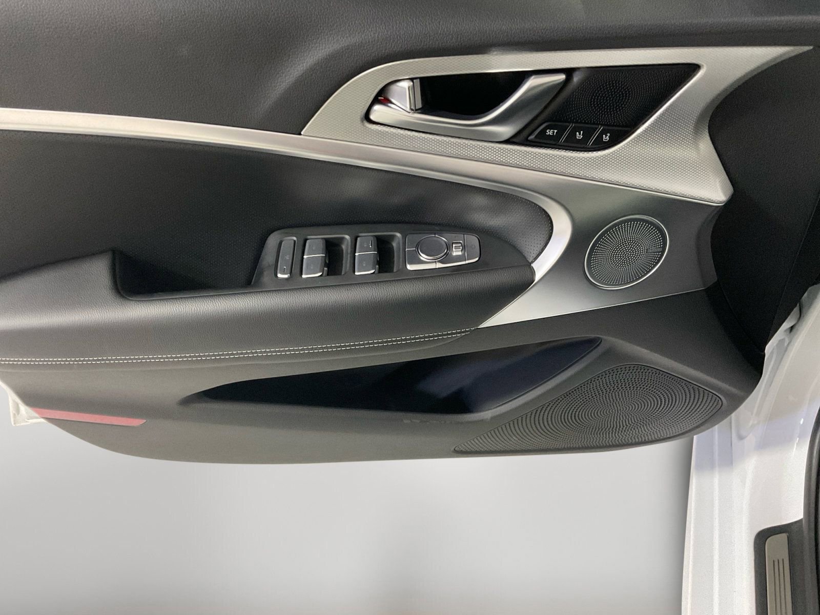 Used 2026 Genesis G70 2.5T Prestige image 11