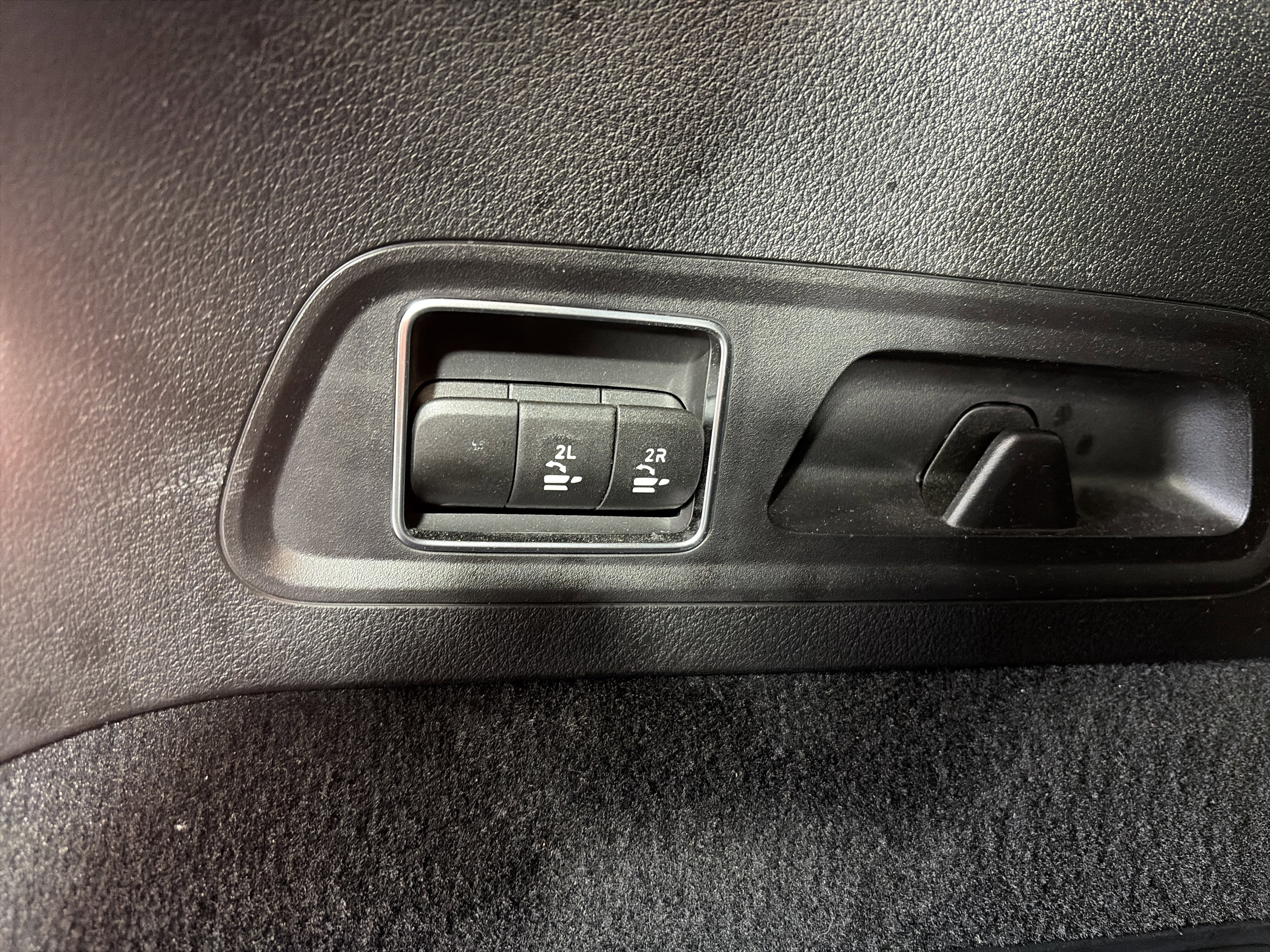 Used 2024 Mercedes-Benz GLS 580 4MATIC image 17