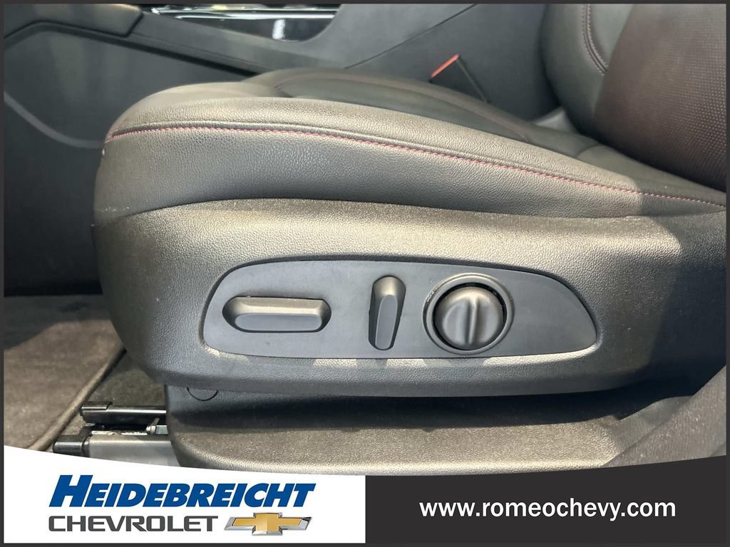 Used 2025 Chevrolet Blazer RS w/ Enhanced Convenience Package AWD/4WD image 14