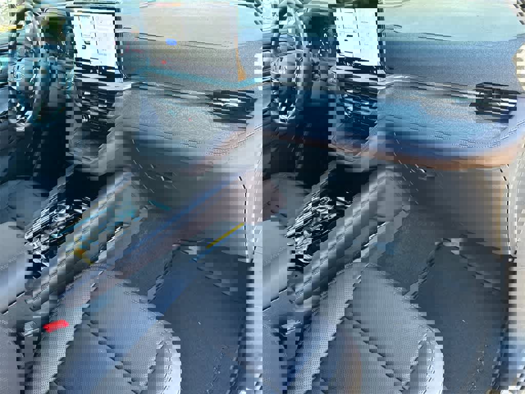 Used 2025 Ford Explorer Platinum w/ Ultimate Package image 13