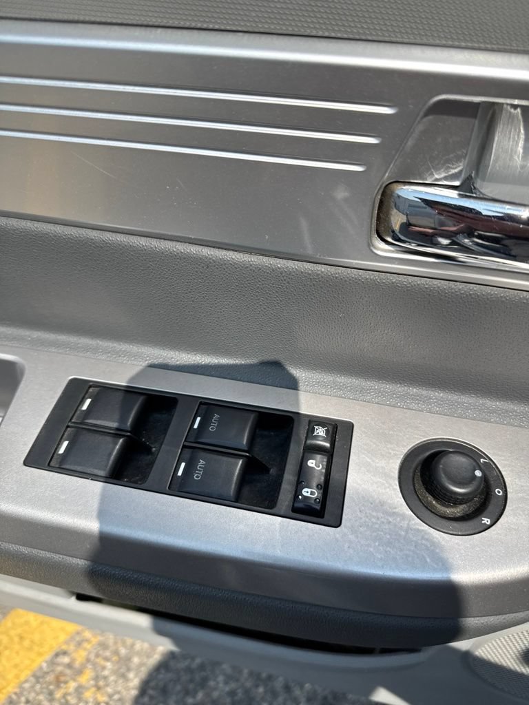 Used 2008 Chrysler Sebring Touring FWD image 11