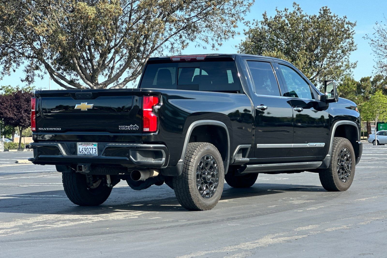 Used 2024 Chevrolet Silverado 2500 High Country w/ High Country Premium Package AWD/4WD image 4