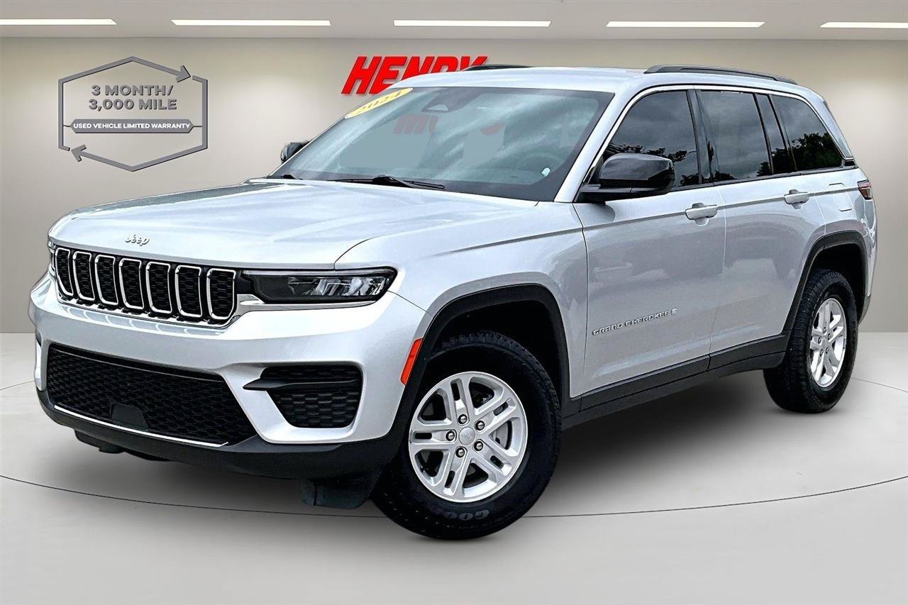 Used 2024 Jeep Grand Cherokee Laredo AWD/4WD image 3